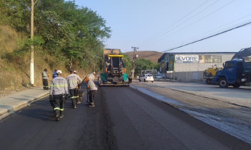 Prefeitura de VR leva novo asfalto para a Avenida Nossa Senhora do Amparo